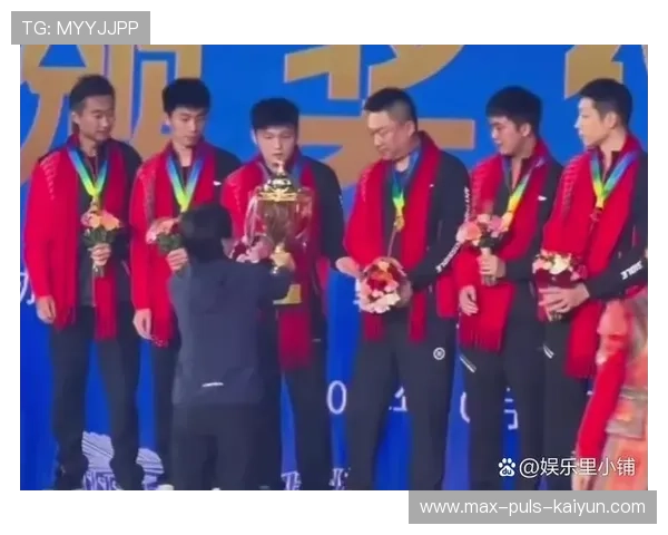 樊振东实力圈粉多特蒙德教练,赛后合影成经典,wtt樊振东
